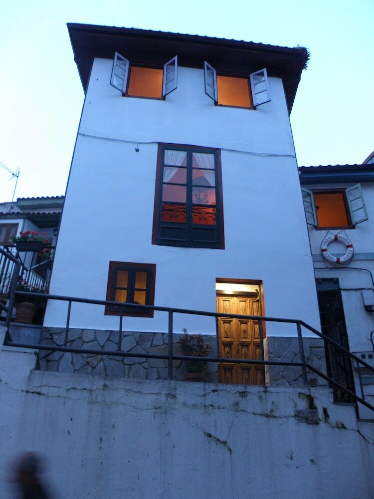 The Old Palace Tower / La Torre Del Palaci�n