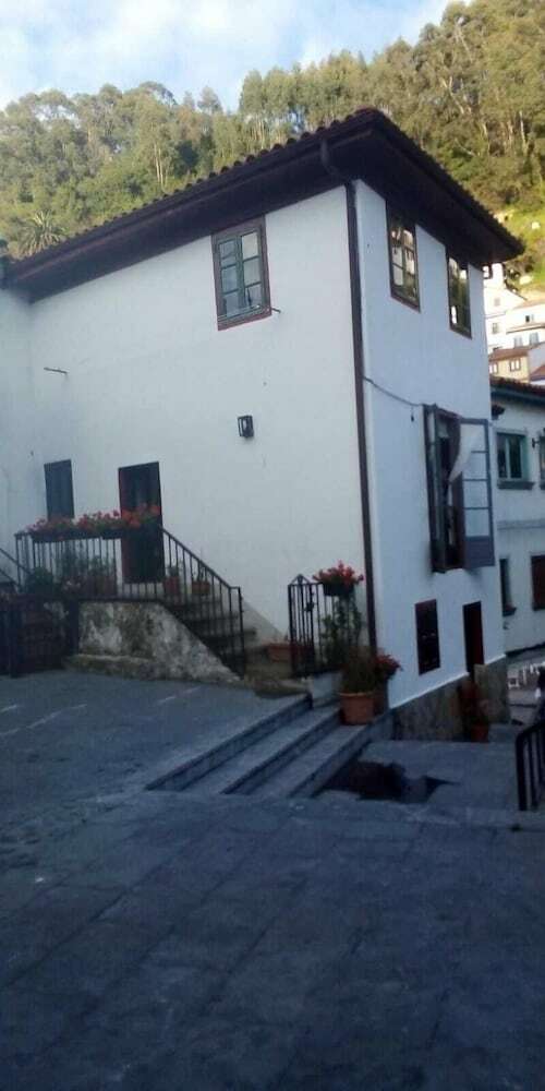 The Old Palace Tower / La Torre Del Palaci�n