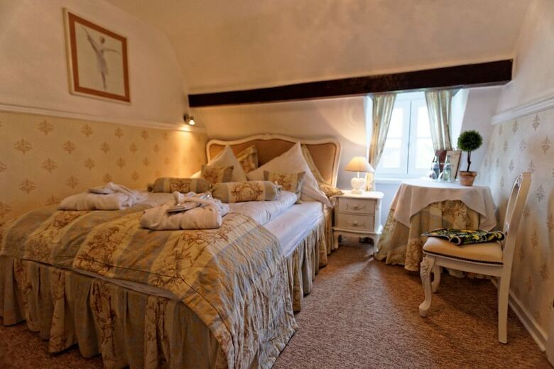 Hotel Burghaus & Villa Kronenburg