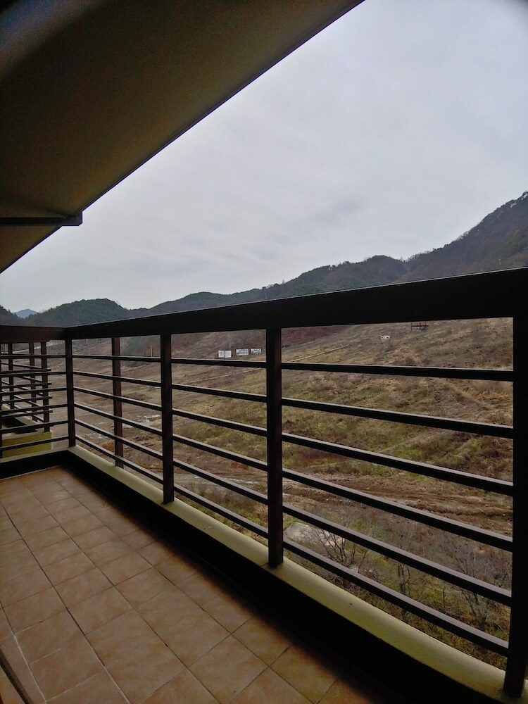Healingnsajo Resort Chungju Suanbo