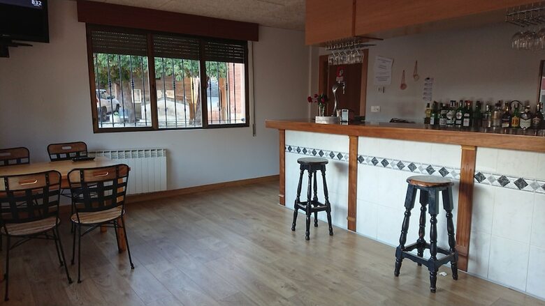 Hostal El Camino de Santovenia - Albergue