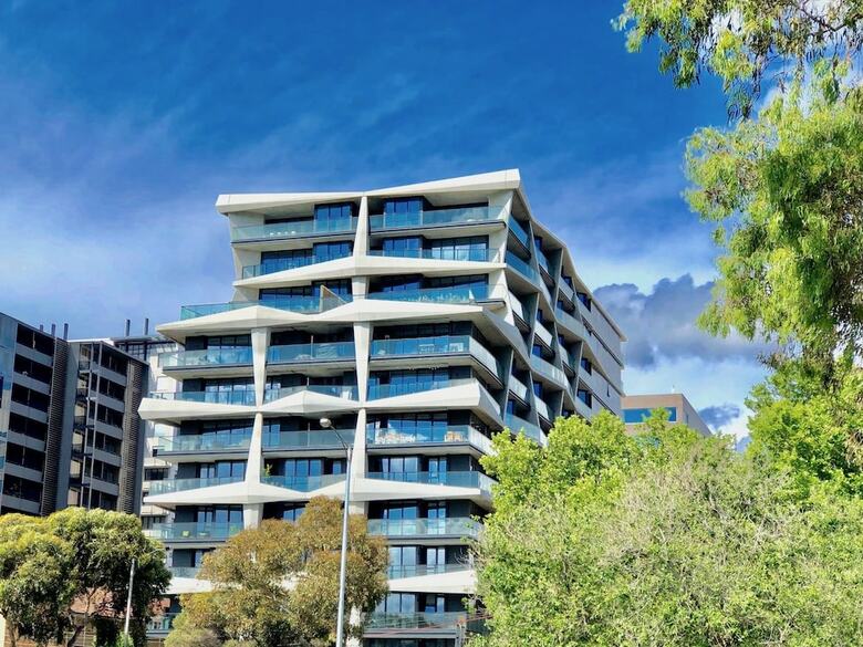 Deluxe And Brand New Lakeside Apartment