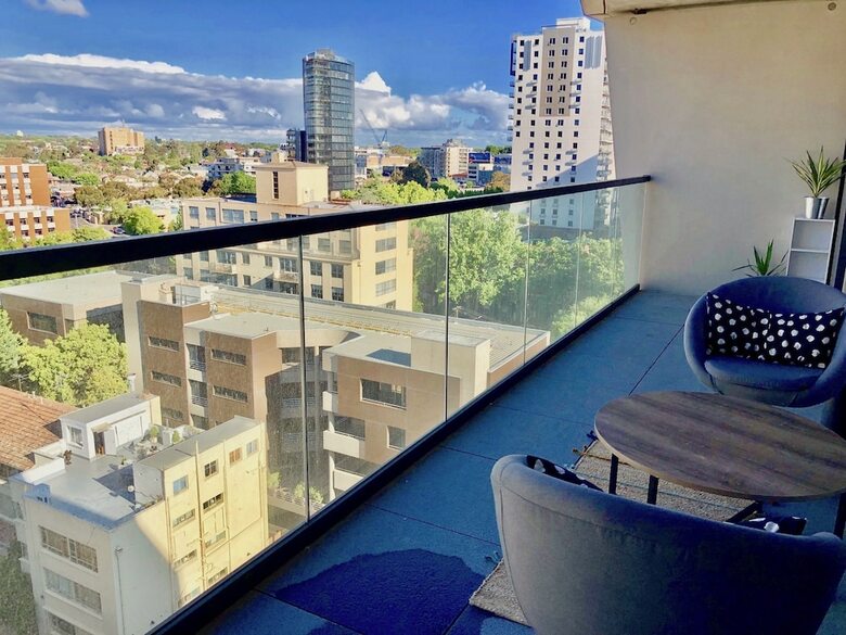 Deluxe And Brand New Lakeside Apartment