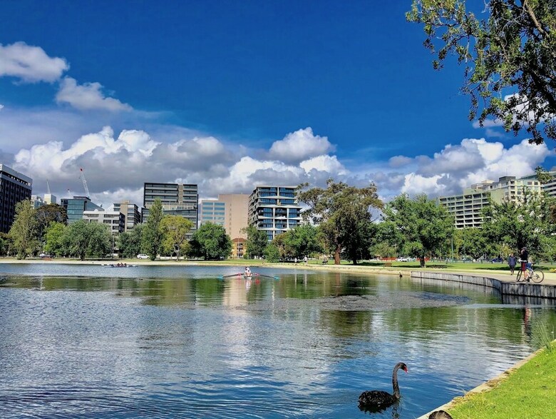 Deluxe And Brand New Lakeside Apartment