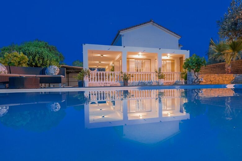 Pno� Villa