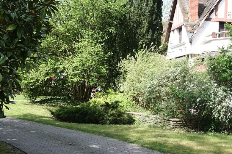 Les Enclos Bed And Breakfast