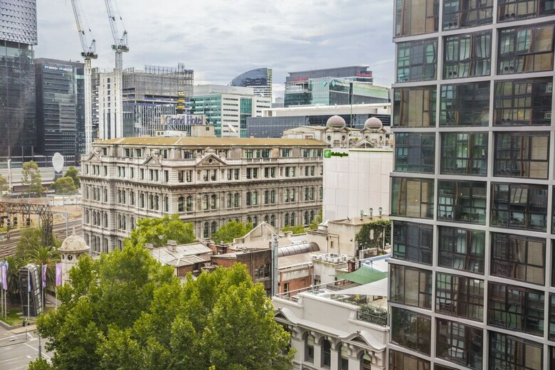 One Bedroom Apartment With Incredible City Views