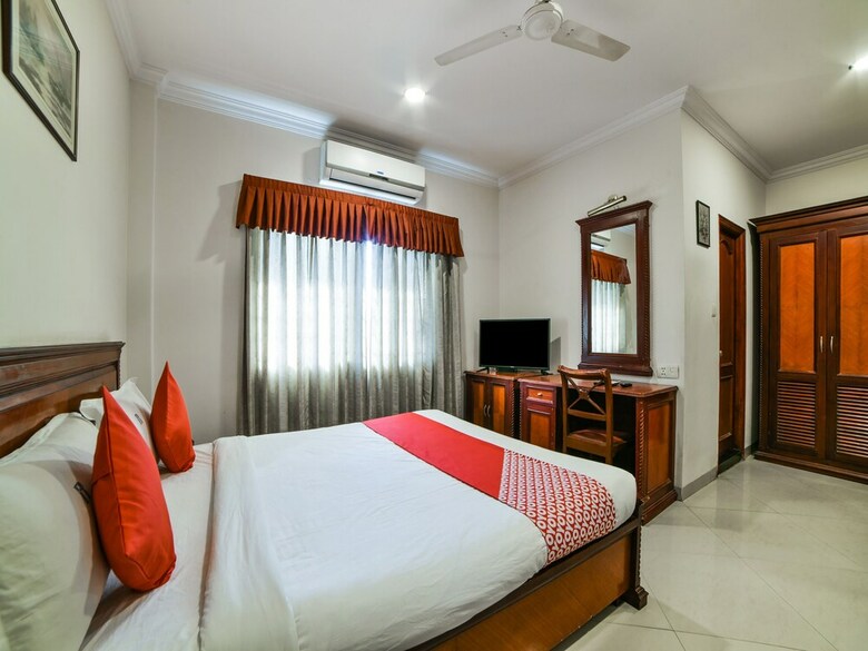 Oyo 8198 Hotel Raj International
