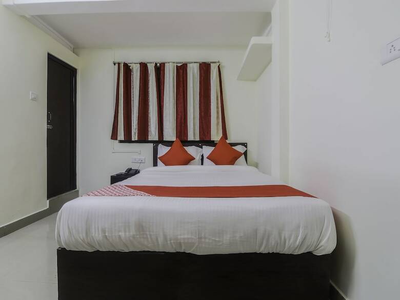 Hotel Oyo 18759 Nirvana Guest House