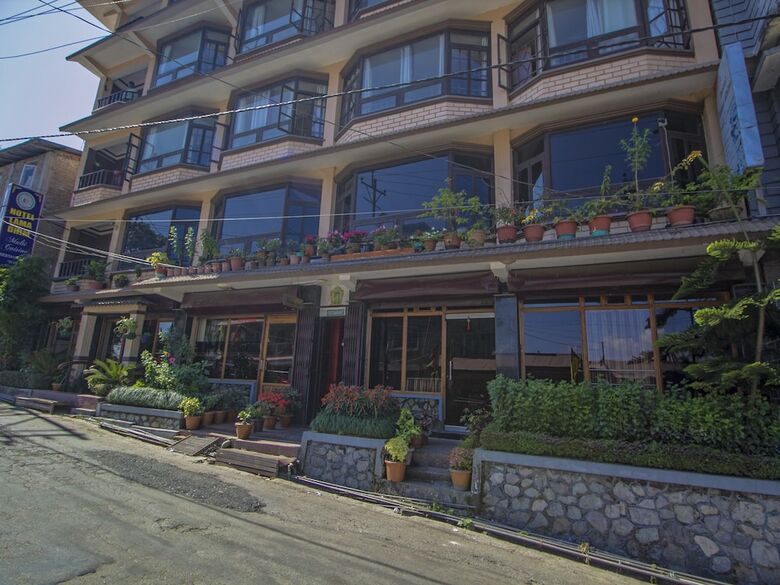 Hotel Oyo 23409 Lama Dhim