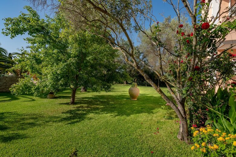 Hotel Helena Studios Resort