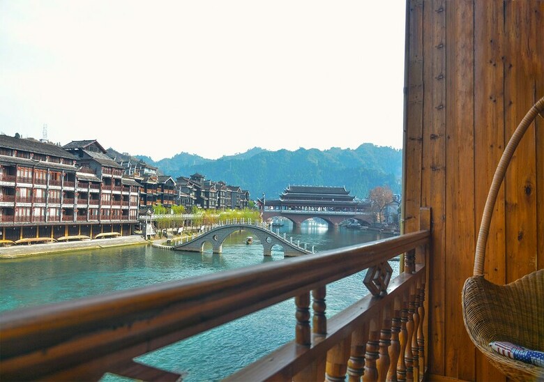 Fenghuang Joy Riverview Hotel