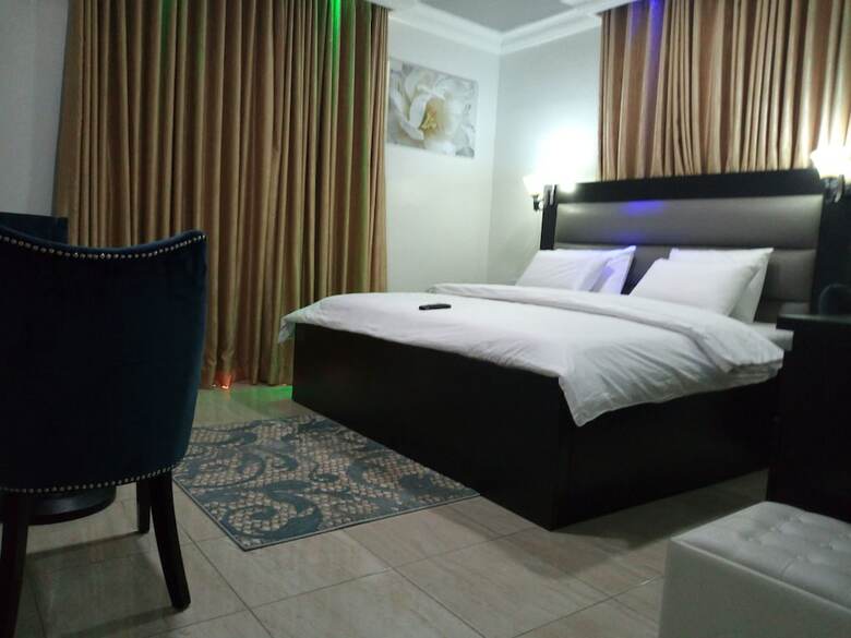 Hotel Somerset Suites