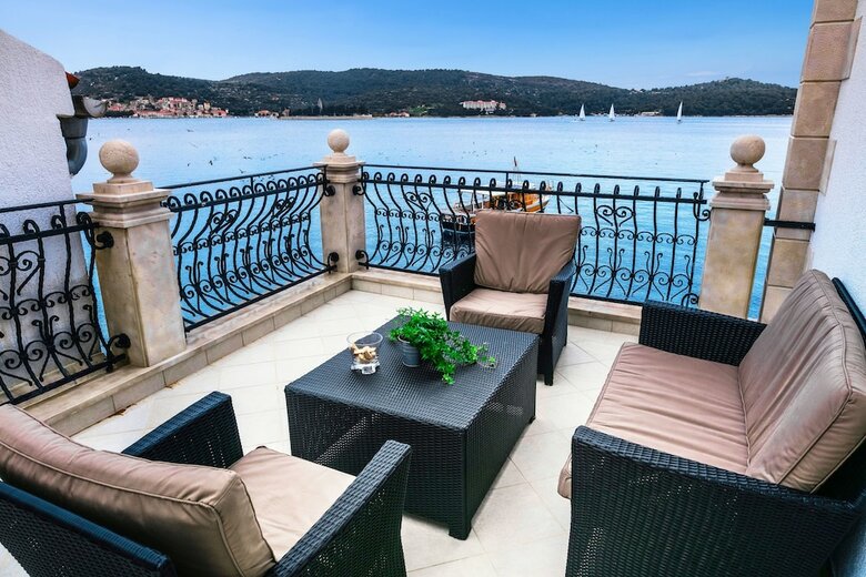 Apartments Donna With Sea View