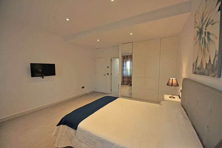 Apartamentos Terrazas Plaza Arenal 5 Dormitorios