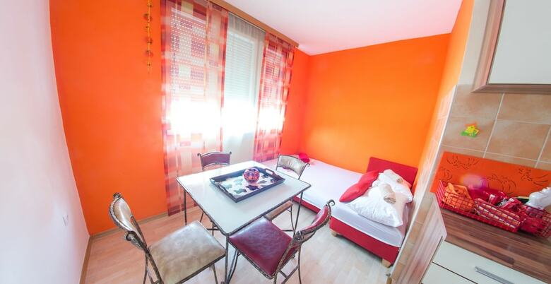 Studio Apartment Zebra