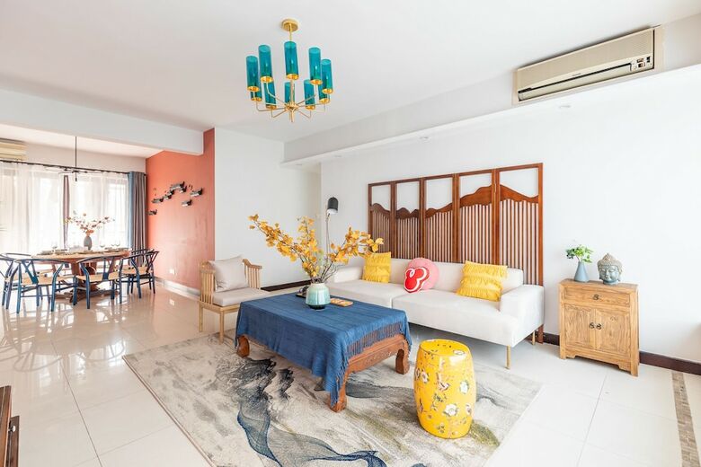 Locals Boutique Apartment  Huafa  No.8