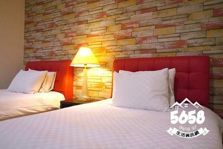 85 Eagle Hotel