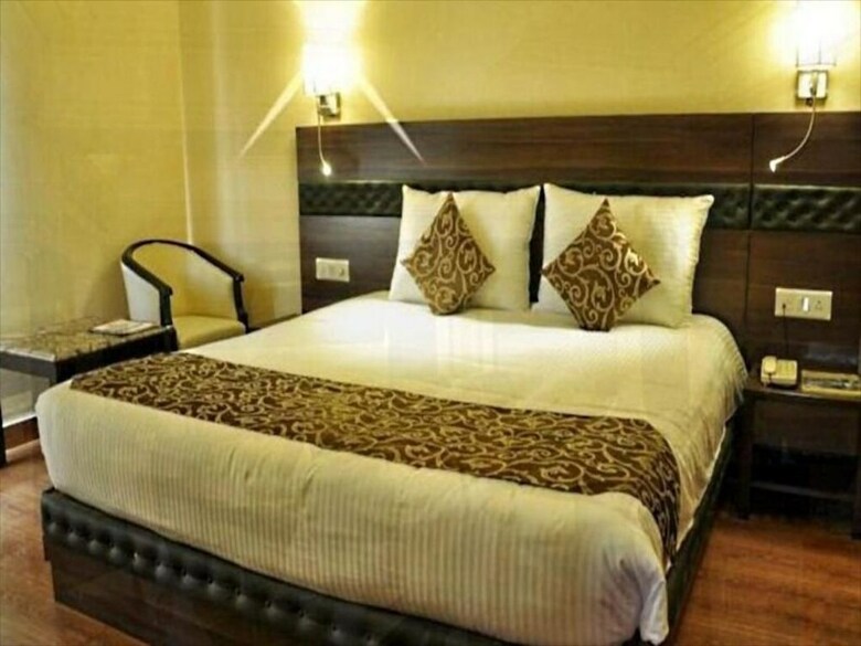 Hotel Empire Regency