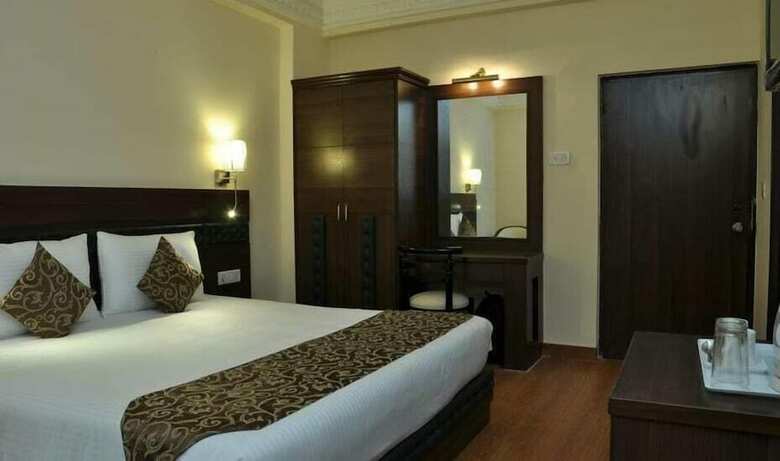 Hotel Empire Regency