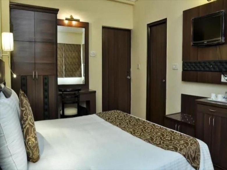 Hotel Empire Regency