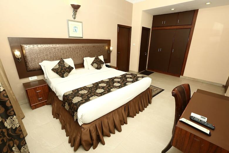 The Down Town Hotel