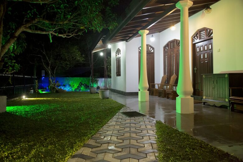 Hotel Nenasilu- Sri Lankan Villa