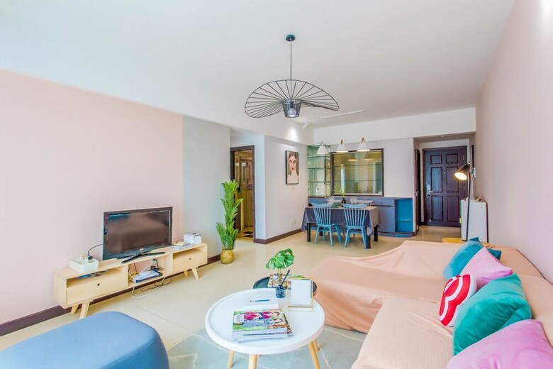 Locals Boutique Apartment  Huafa  No.3