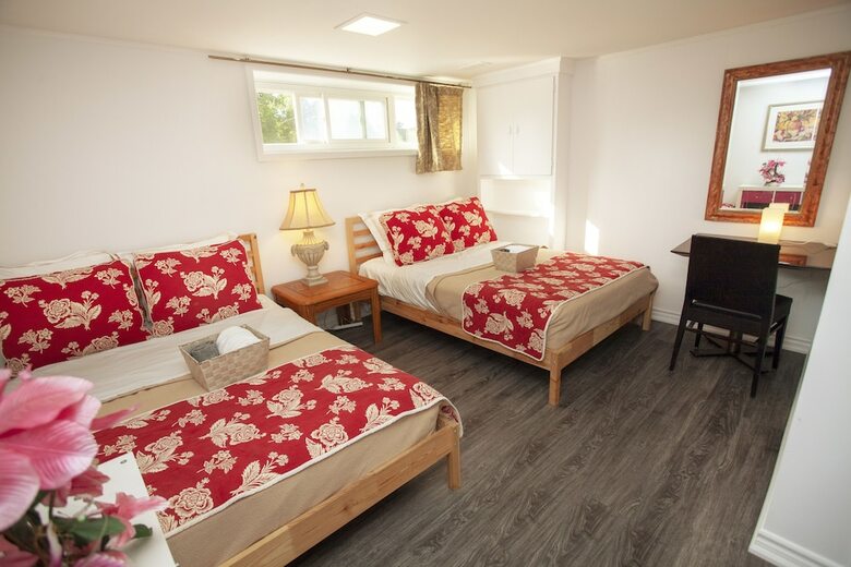 Cozy 3 Bedroom, 2 Bathroom Basement Suite In Toronto