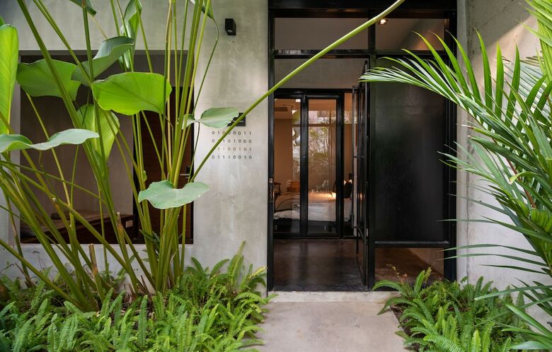 Cherlock Hotel