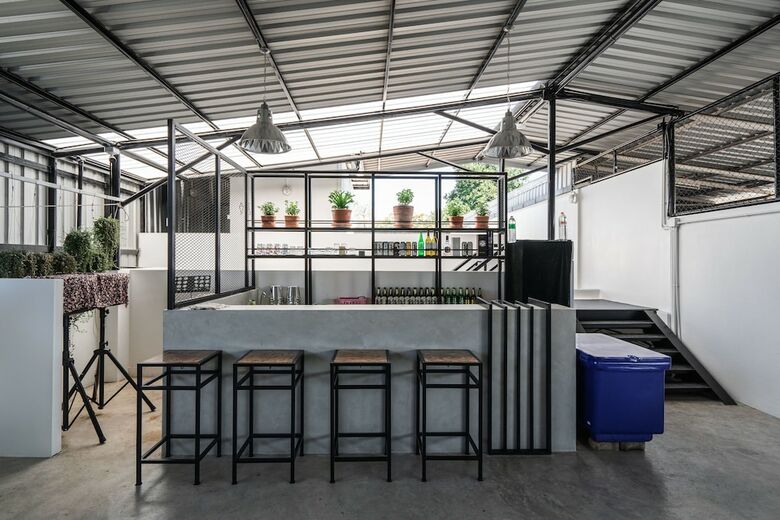 Hostal Baan Phuen Hostel And Rooftop