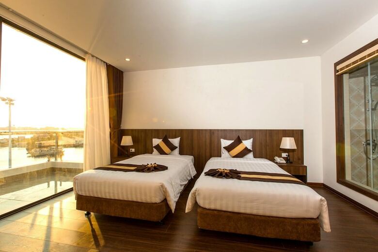 Sun Bay Hotel