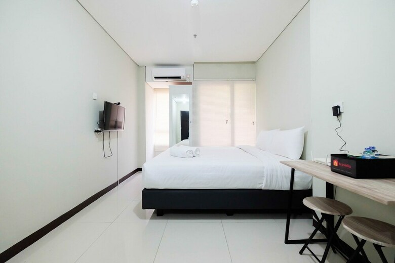Studio Nifarro Park Apartment Near Kemang