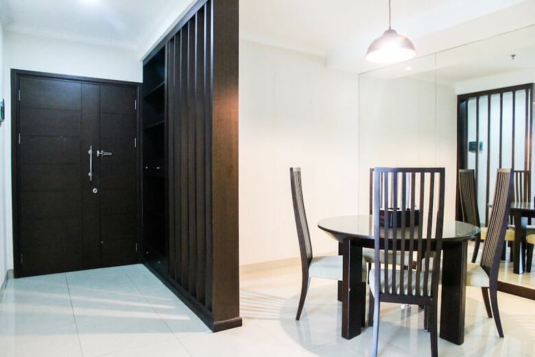 Modern Design 3br Hampton's Park Apartment Near Cilandak