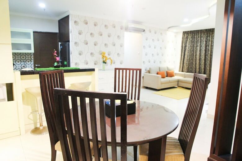 Modern Design 3br Hampton's Park Apartment Near Cilandak