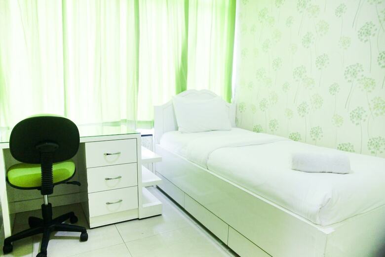 Modern Design 3br Hampton's Park Apartment Near Cilandak