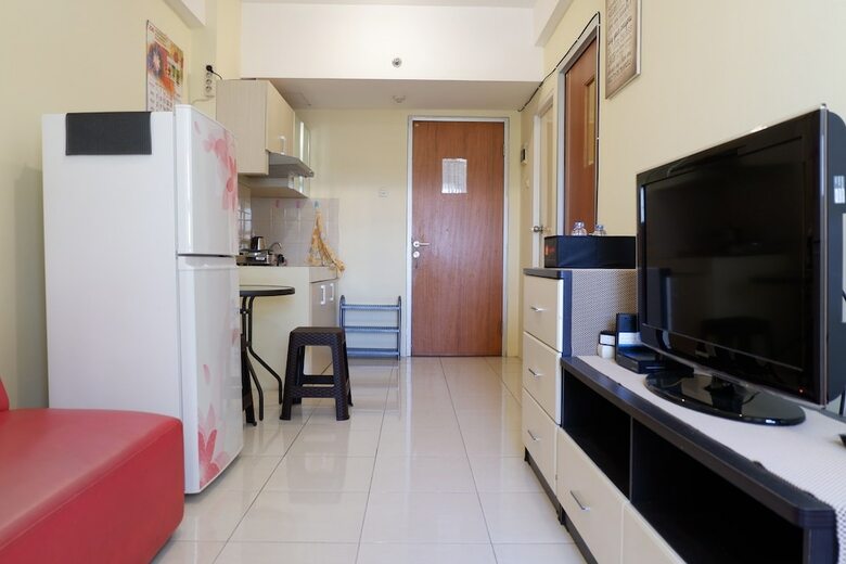Homey 2br Apartment At Puncak Permai With Pool View