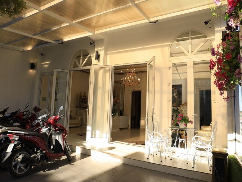 Tea Leaf Hotel 2