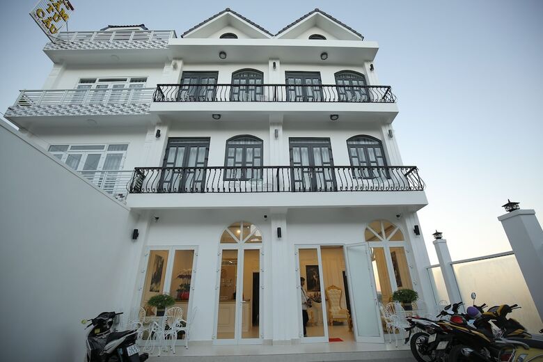 Tea Leaf Hotel 2