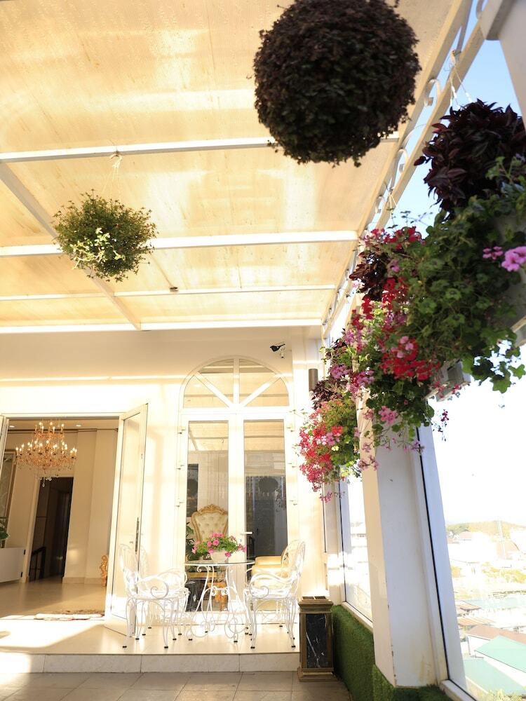 Tea Leaf Hotel 2