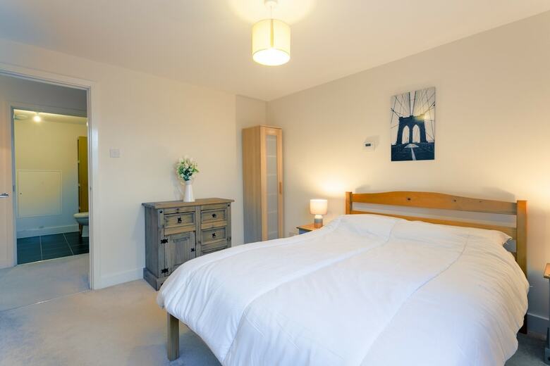3 Bedroom Apartment In South London