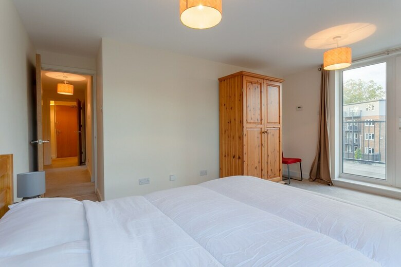3 Bedroom Apartment In South London