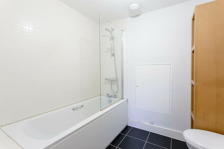 3 Bedroom Apartment In South London