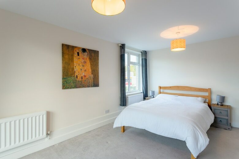 3 Bedroom Apartment In South London