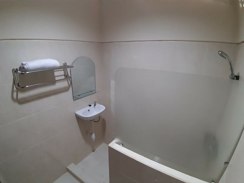 Bed & Breakfast Adil Villa And Resort