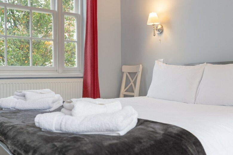 Gorgeous 3 Bedroom Apartment In Paddington