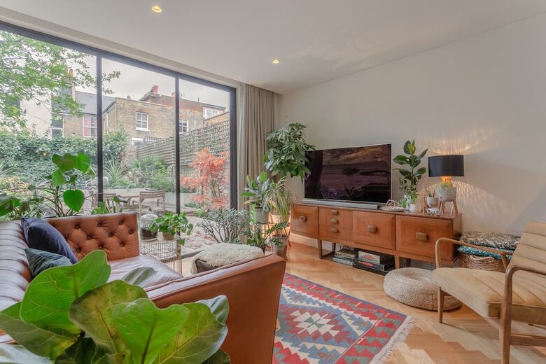 Modern 2 Bedroom Garden Apartment In West Hampstead