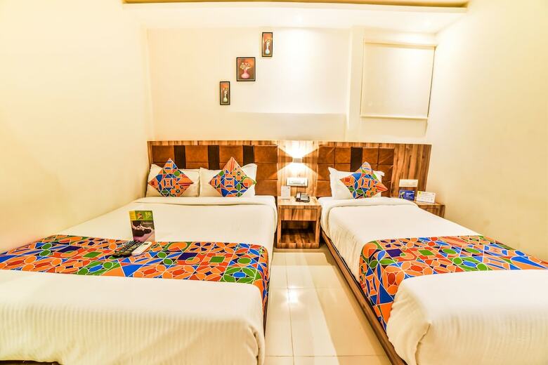 Hotel Fabexpress Gateway Inn