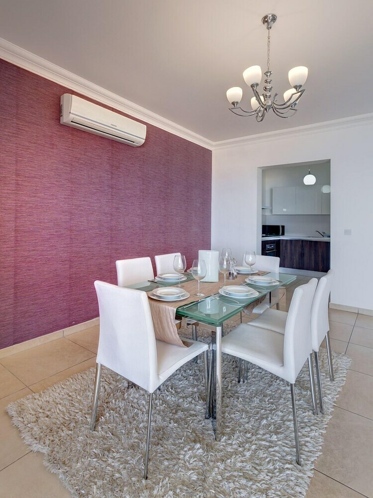 Seaview 3br Apart Inc Pool, Fort Cambridge Sliema