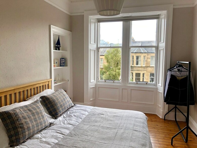 Traditional 3 Bedroom Tenement In Marchmont